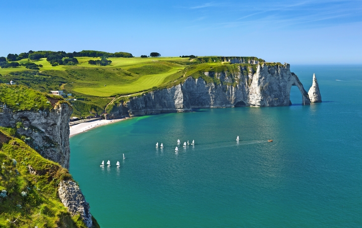 Küstenlandschaft von Étretat - © PUNTO STUDIO FOTO AG - stock.adobe.com
