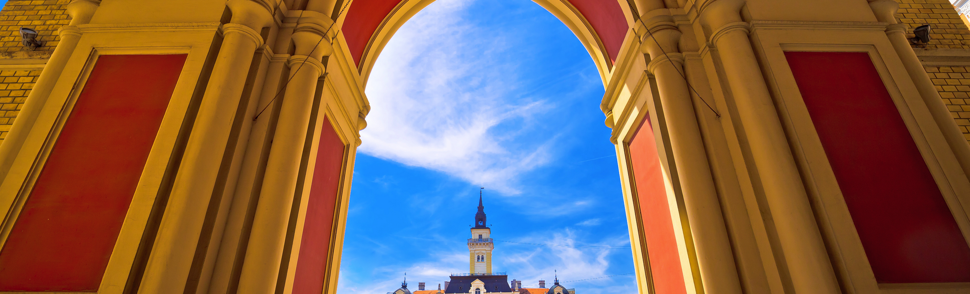Freiheitsquadrat in Novi Sad-Bögen und in der Architekturansicht - ©xbrchx - stock.adobe.com