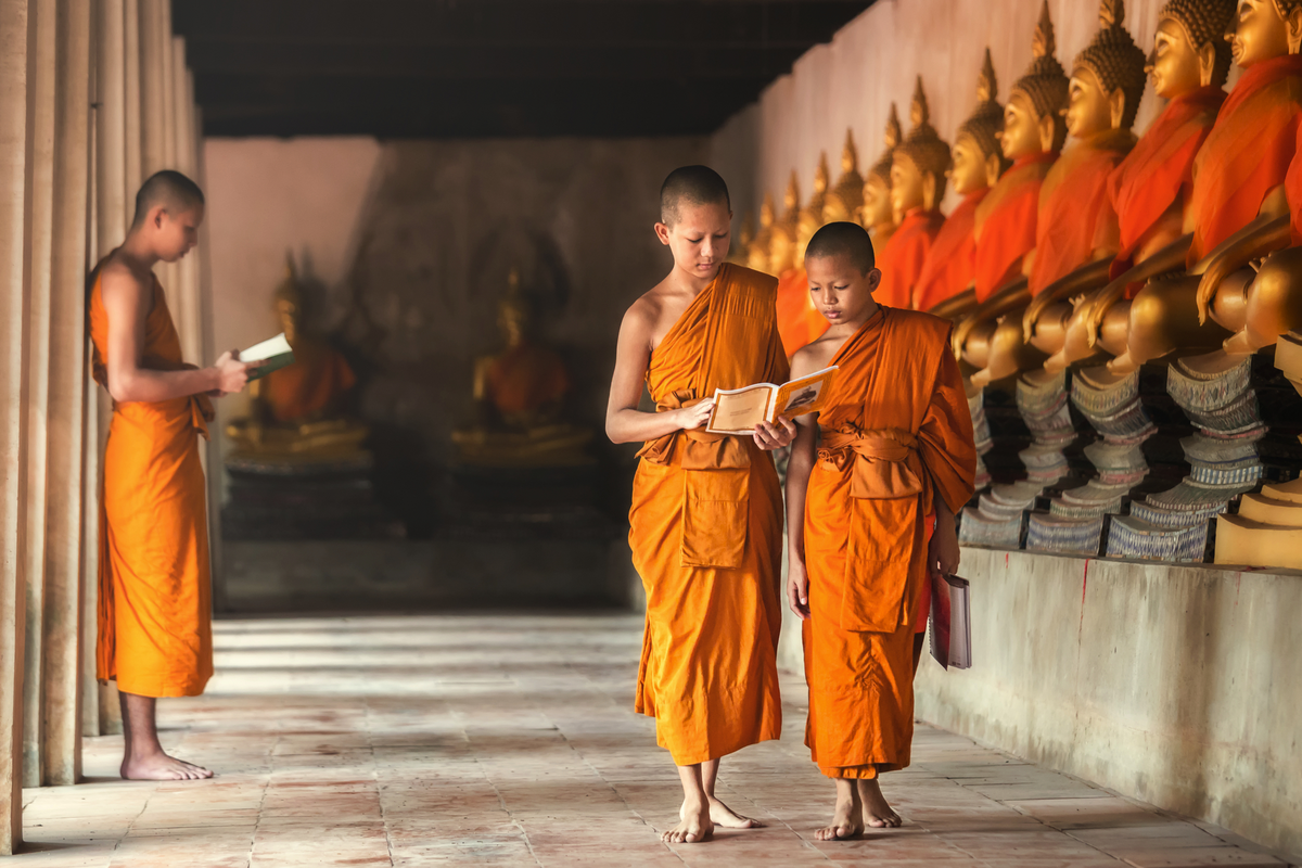 Junge buddhistische Mönche - © santiphoto - stock.adobe.com