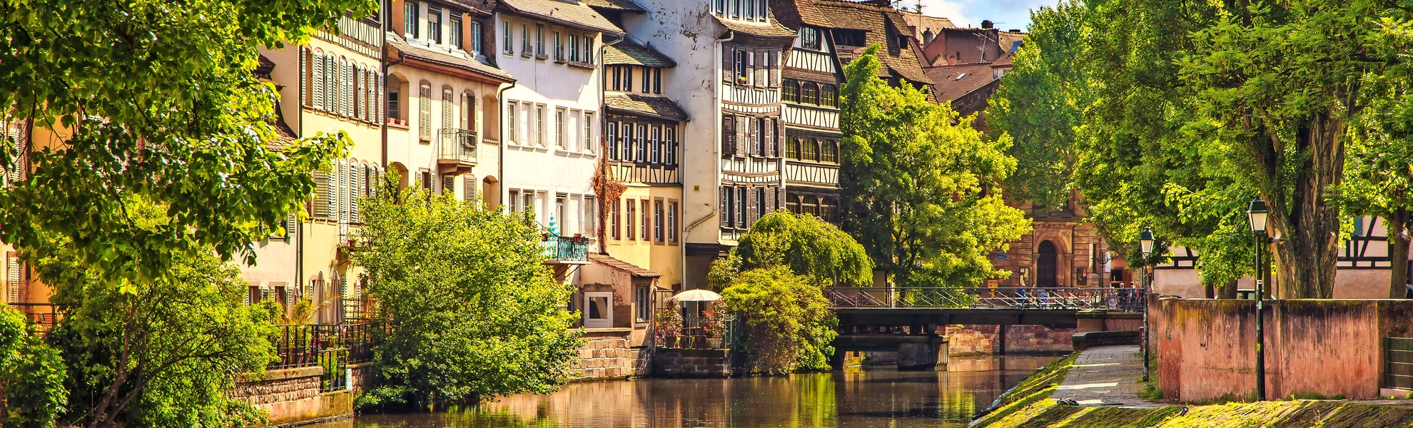 Wasserkanal in Petite France, Strasbourg - © stevanzz - Fotolia