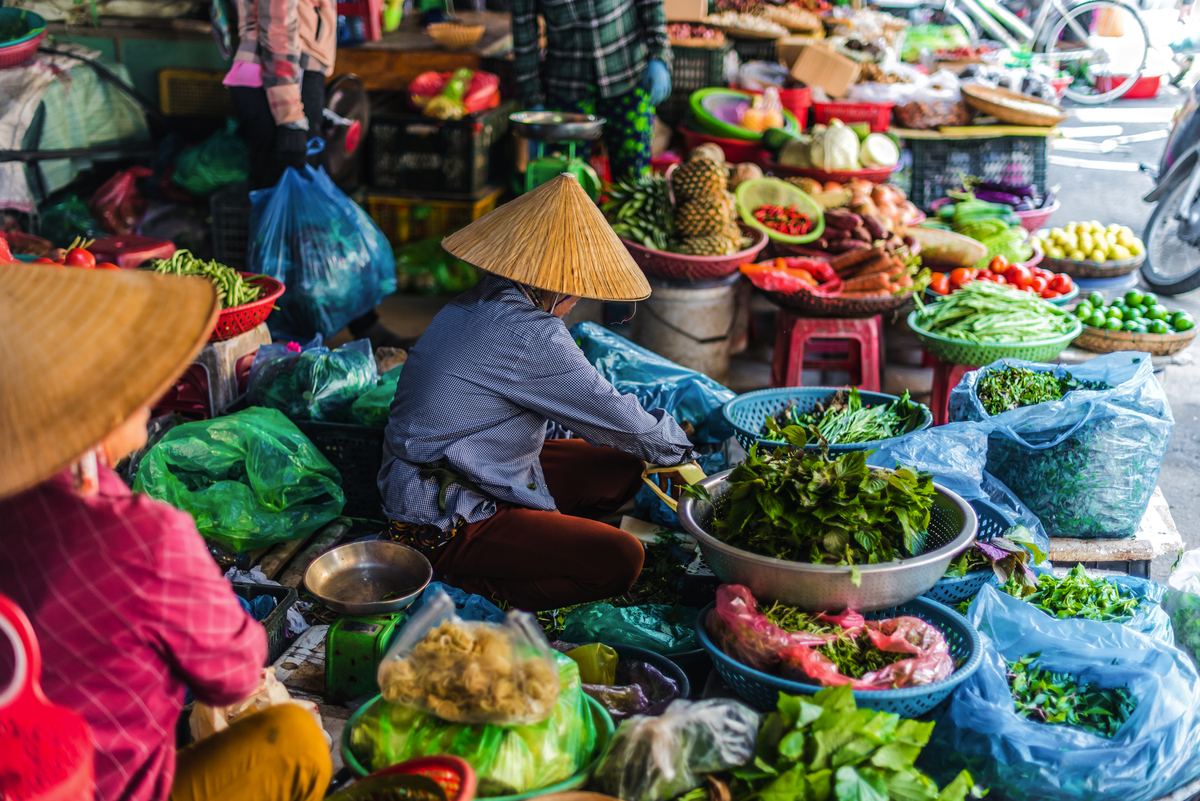 traditioneller Markt in Hanoi - © monticellllo - stock.adobe.com